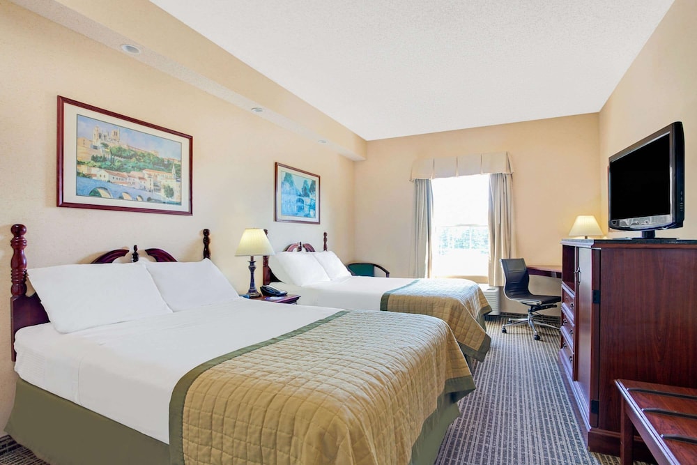 Room, 2 Queen Beds, Accessible, Non Smoking (Bathtub w/ Grab Bars) - Photo 1
