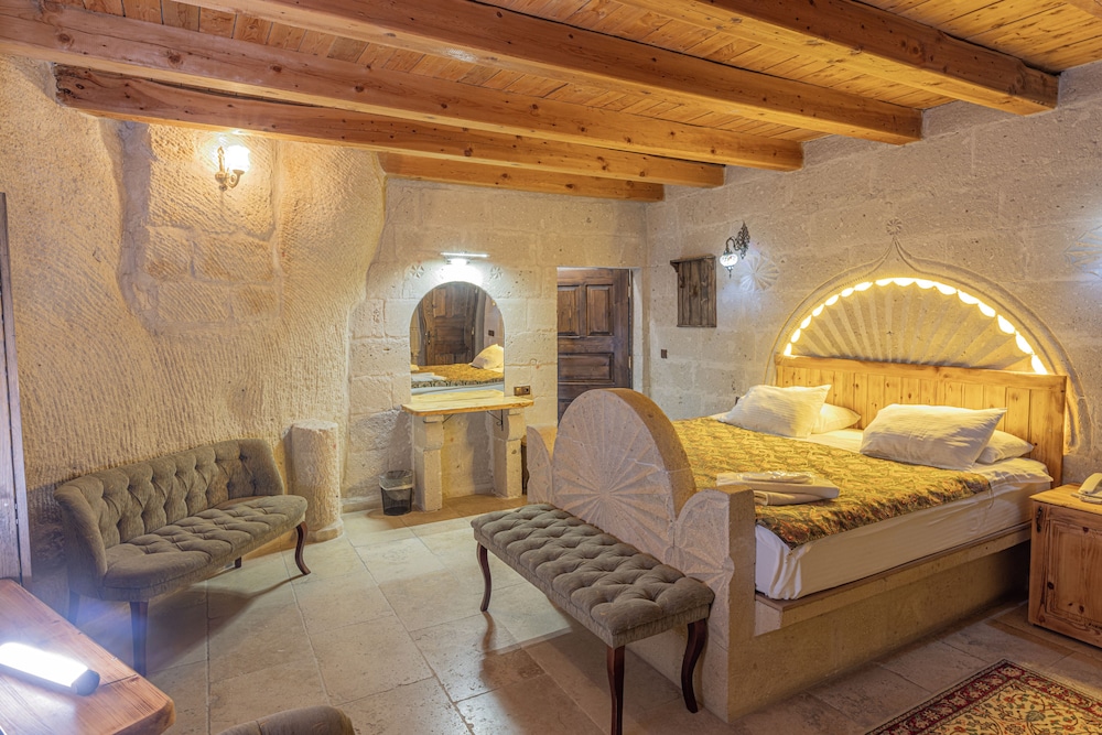 Deluxe Stone Room photo 1