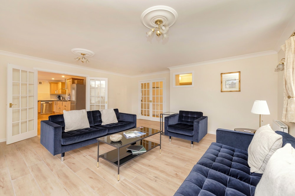 Junior Room, Lake View - Photo 1