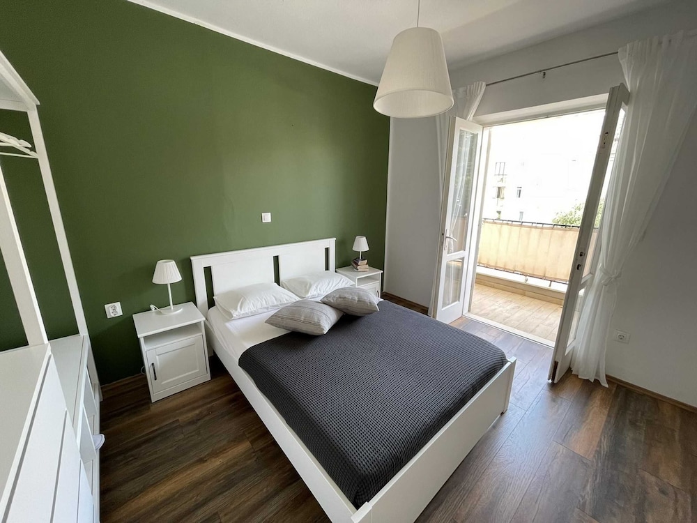 Apartment (Two Bedroom Apartment With Balcony)