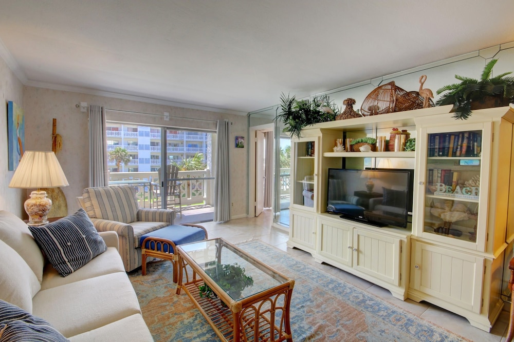 Condo, 2 Bedrooms