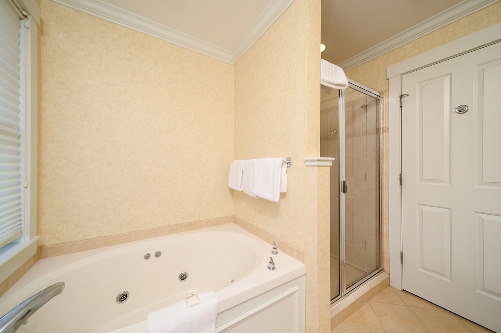 Deluxe Room, 2 Double Beds - Photo 10