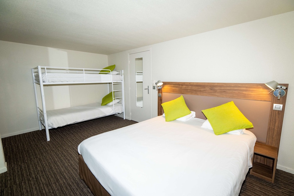 Standard Room, Multiple Beds - Photo 8