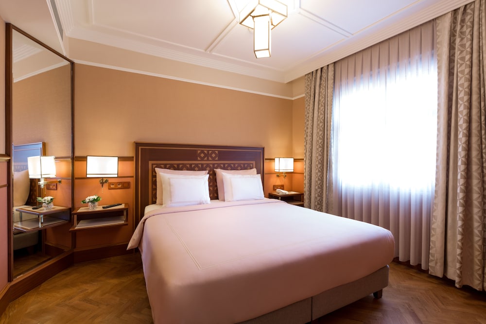 Family Suite with Balcony and Hot Tub photo 1