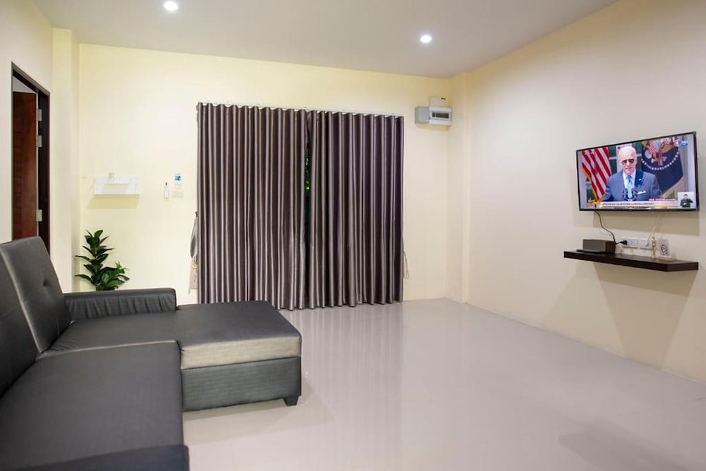 Family Room - Photo 28