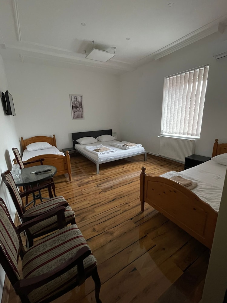 Economy Quadruple Room photo 1