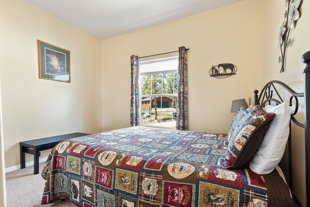 Luxury Cabin, 5 Bedrooms, Mountain View photo 3