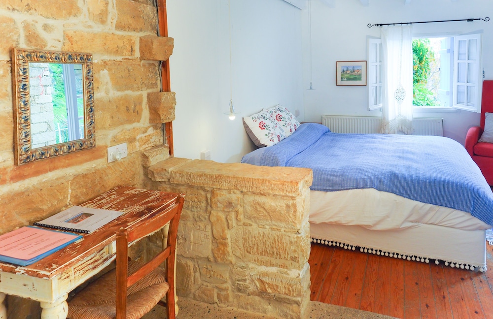Traditional Apartment photo 1