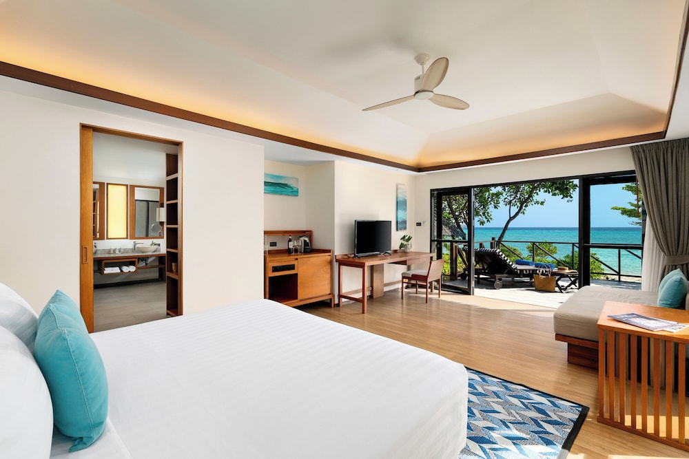 Beachfront Junior Suite - Photo 4