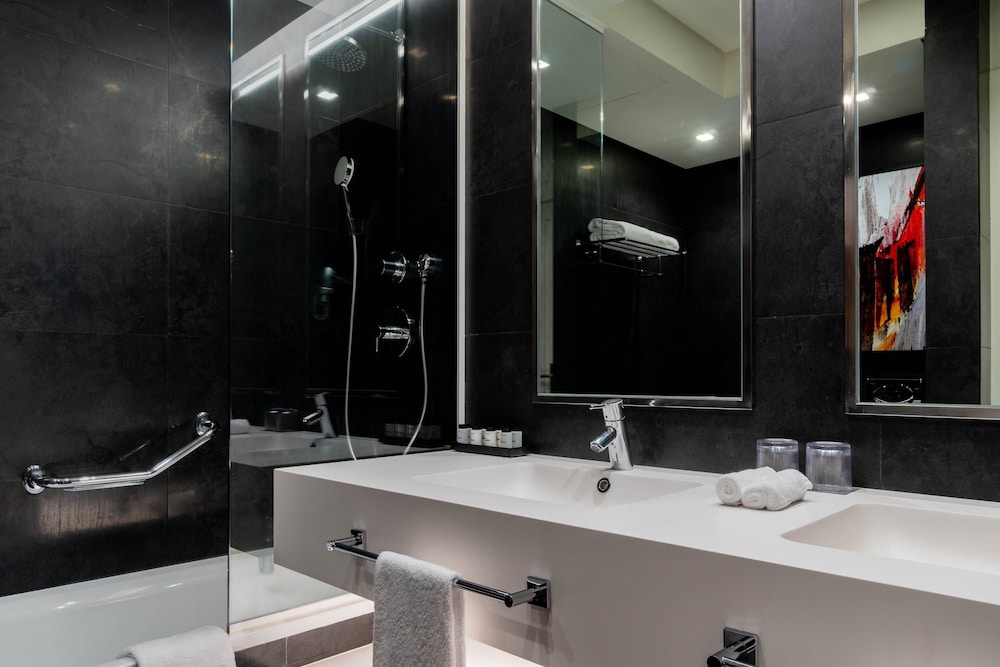 Premium Suite, 1 Bedroom thumbnail 6