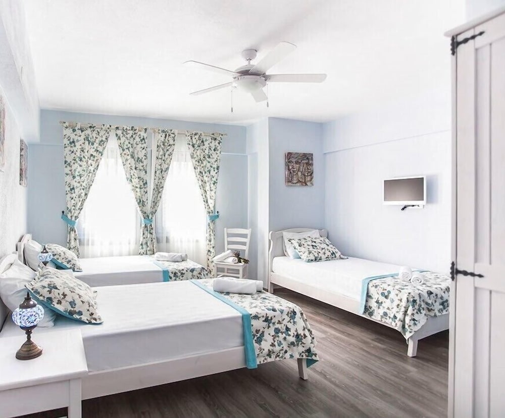 Basic Triple Room photo 2