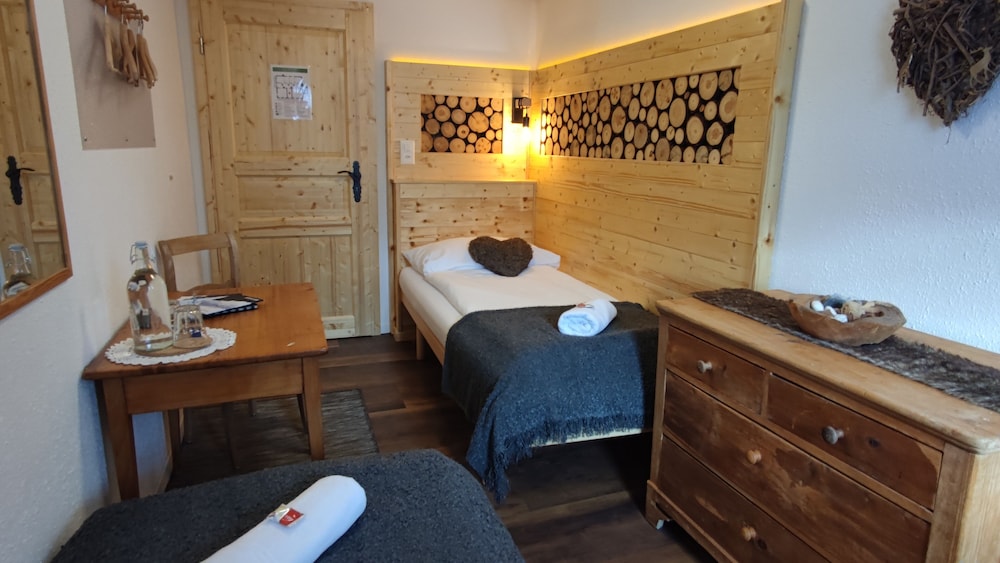 Single Room, Shared Bathroom photo 1