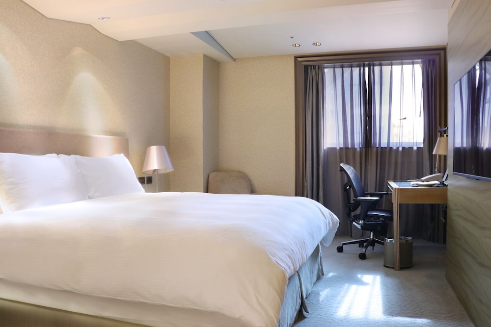 Family Room, Connecting Rooms