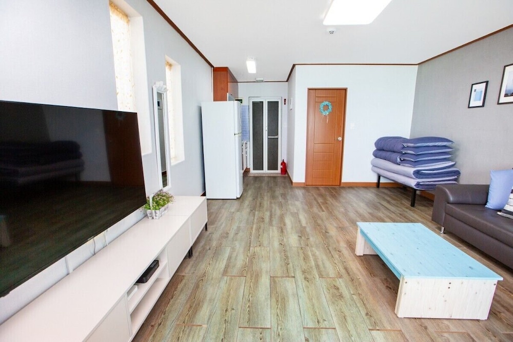 Basic Room, 1 Bedroom (Cosmos) photo 2