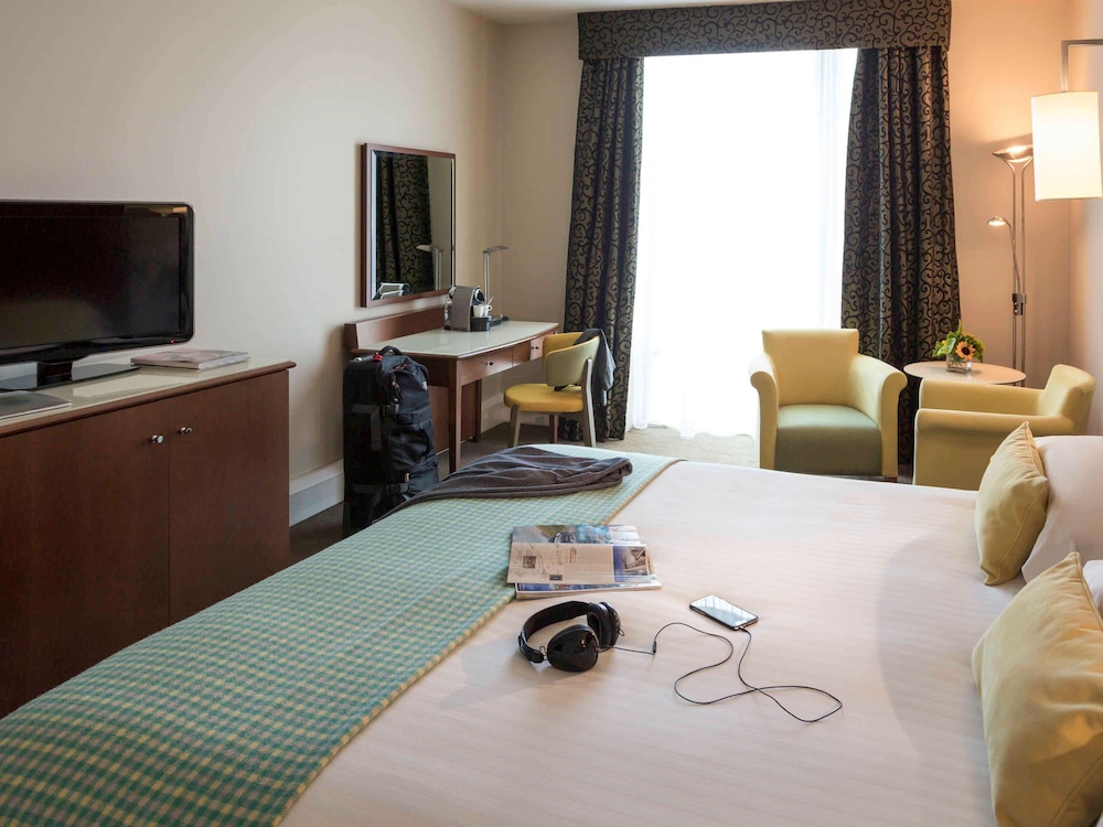 Junior Suite, 1 King Bed, Non Smoking photo 3
