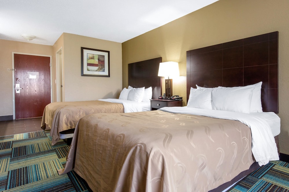 Room, 2 Queen Beds, Non Smoking (Larger Unit) photo 2