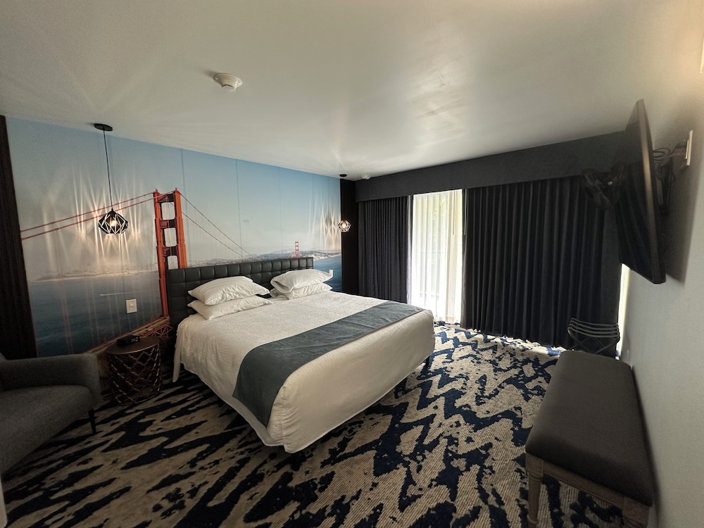 Deluxe Suite photo 1