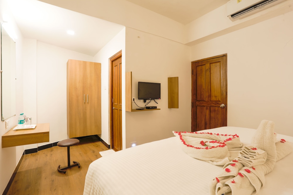 Luxury Suite, 1 King Bed - Photo 5