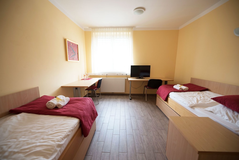 Studio, 1 Twin Bed