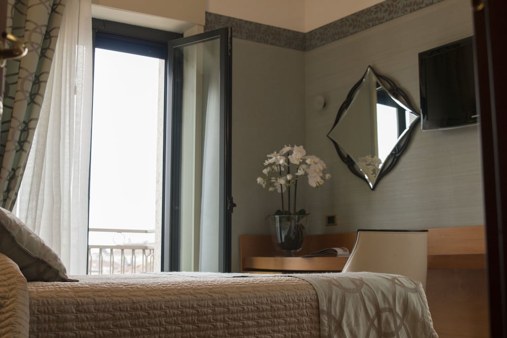 Double or Twin Room - Photo 14