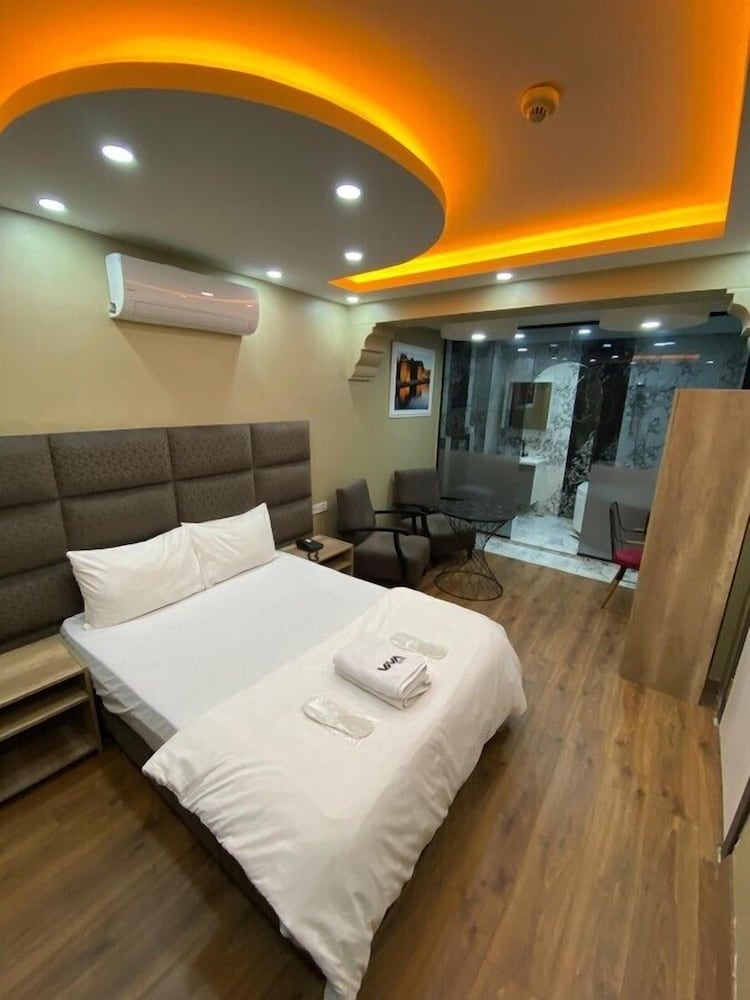 Deluxe Room, Bathtub photo 2