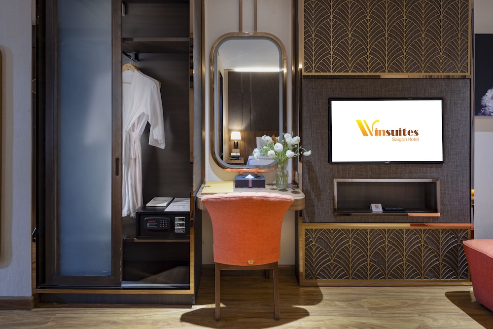 Premier with Window - Free Mini Bar & Afternoon Tea photo 1