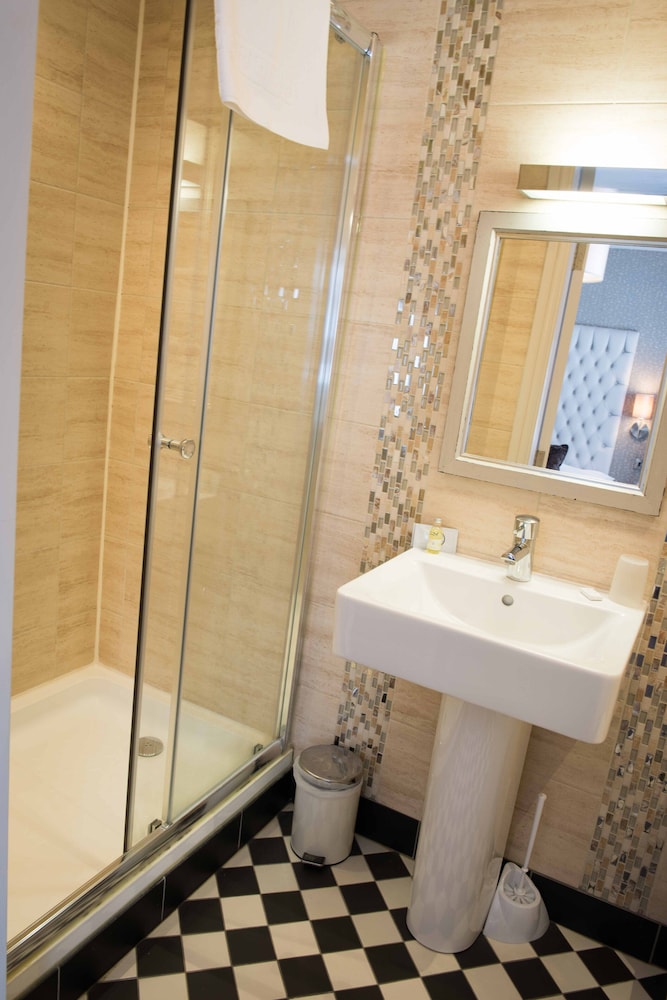 Standard Double Room, Ensuite - Photo 6