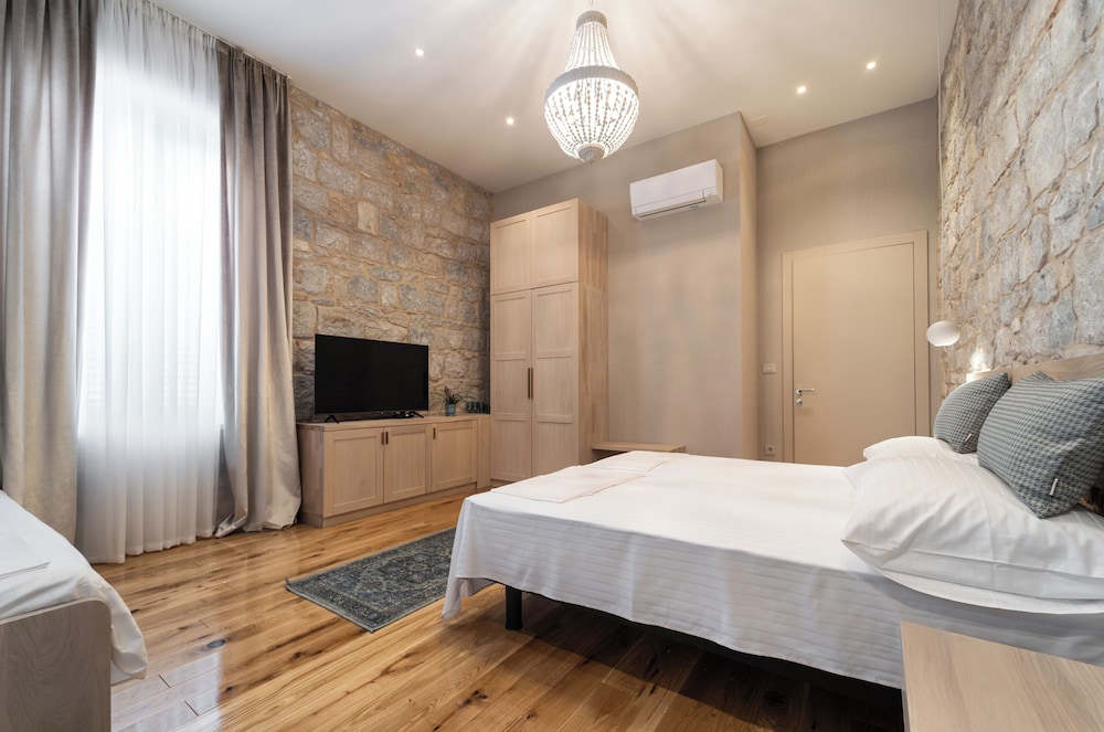 Triple Room, City View (7)