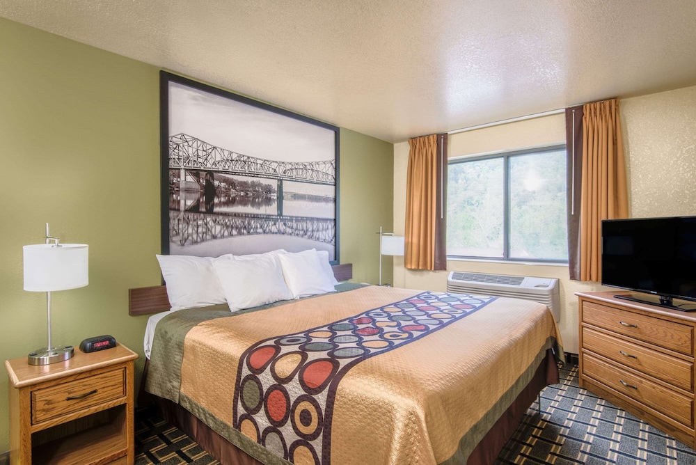 Room (1 King Bed) - Photo 1