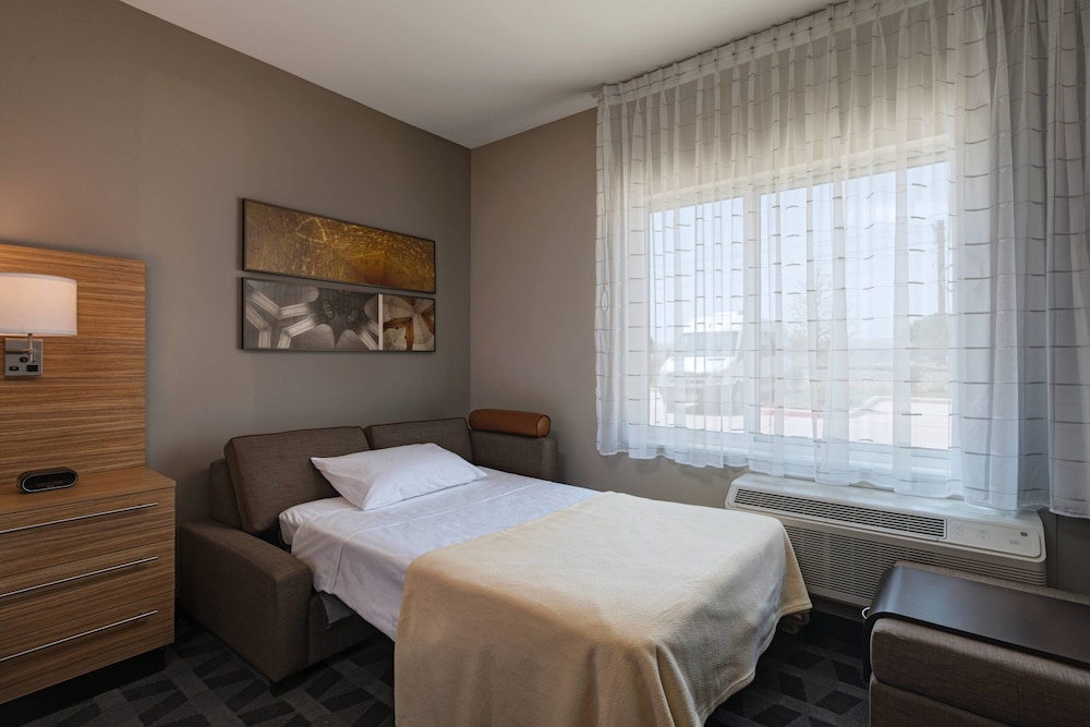 Studio, 1 King Bed with Sofa bed (Hearing Accessible) - Photo 3