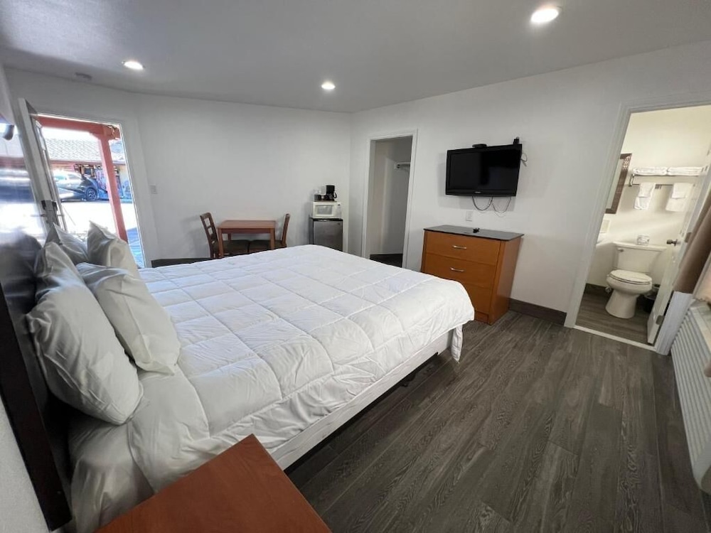 Deluxe King Room photo 3