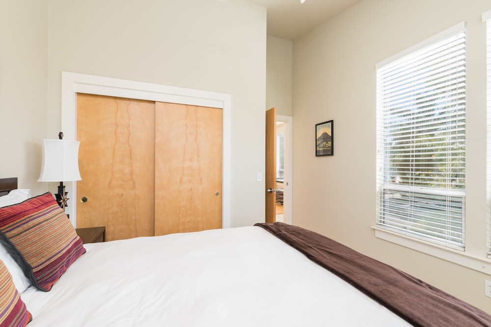 Townhome, 2 Bedrooms photo 2