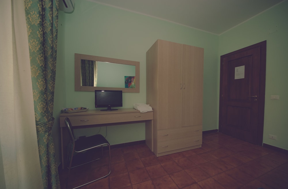 Comfort Double Room, Shared Bathroom photo 3