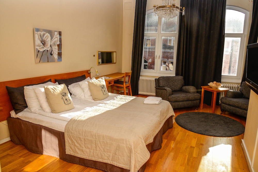 Standard Double or Twin Room - Photo 21