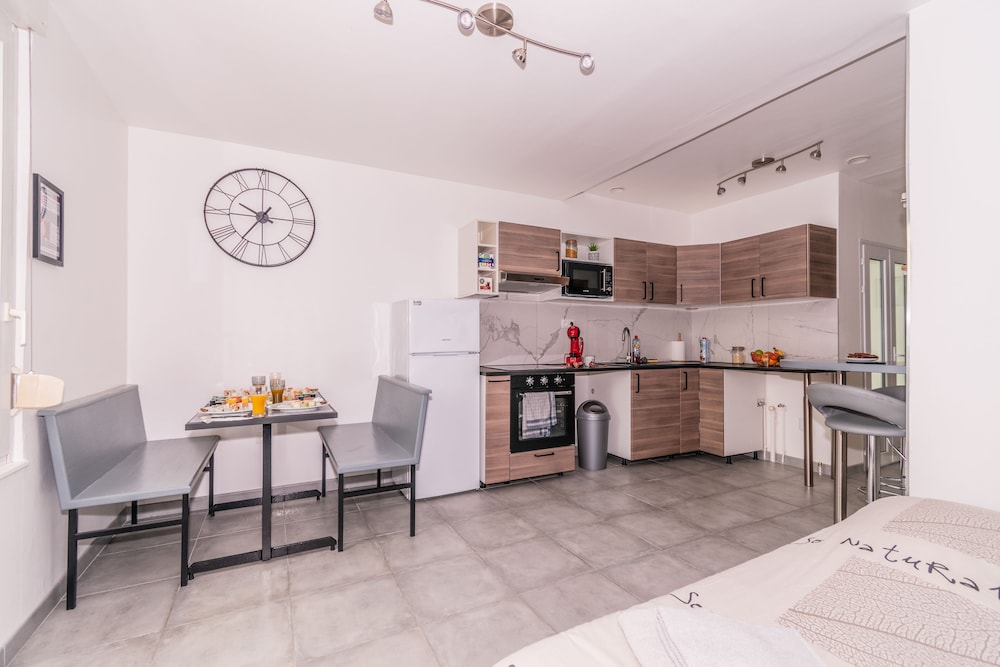 Modern Traveler Apartment - Photo 19