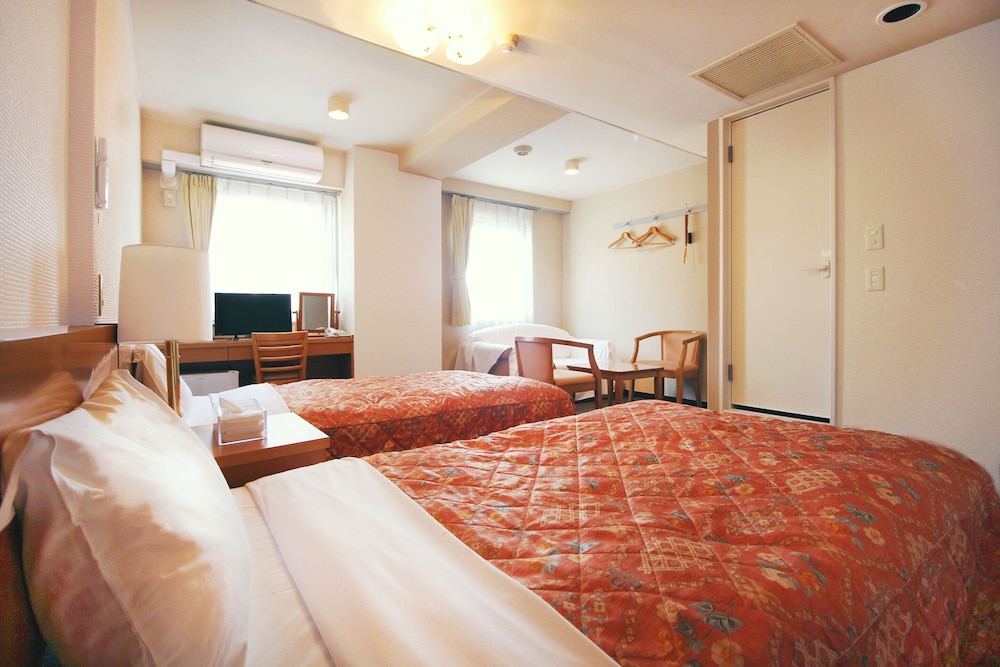 Twin Room with Sofa Bed, Non-Smoking - Photo 10