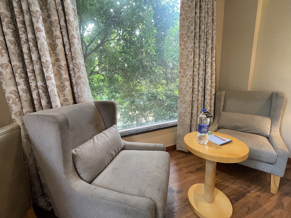 Superior King Suite with City View photo 2