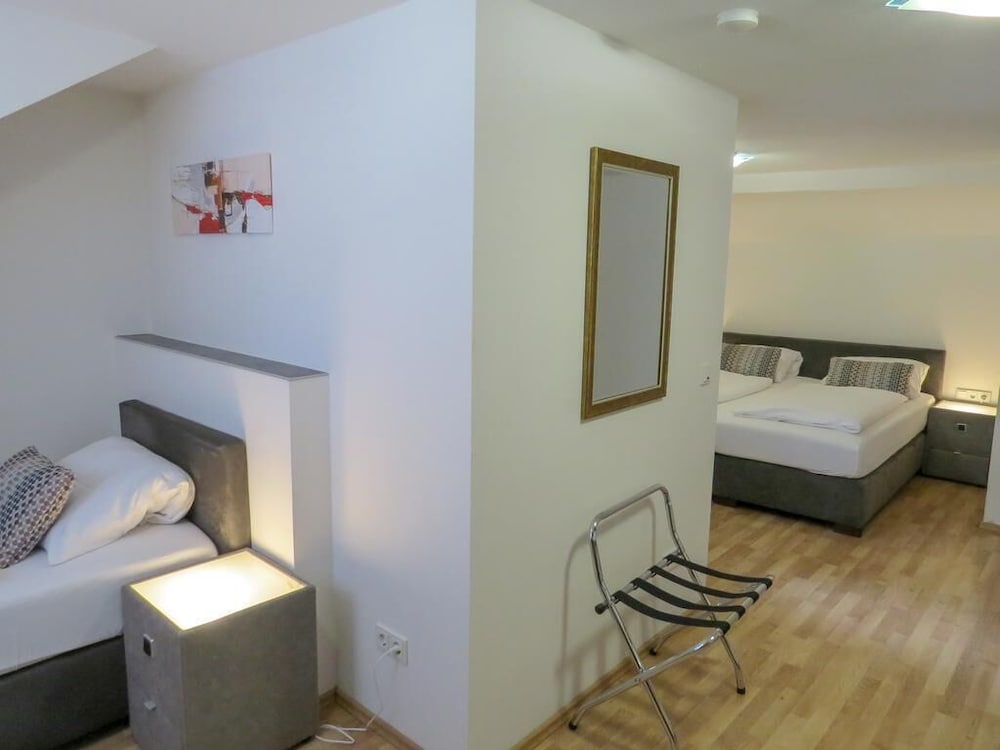 Classic Triple Room - Photo 2