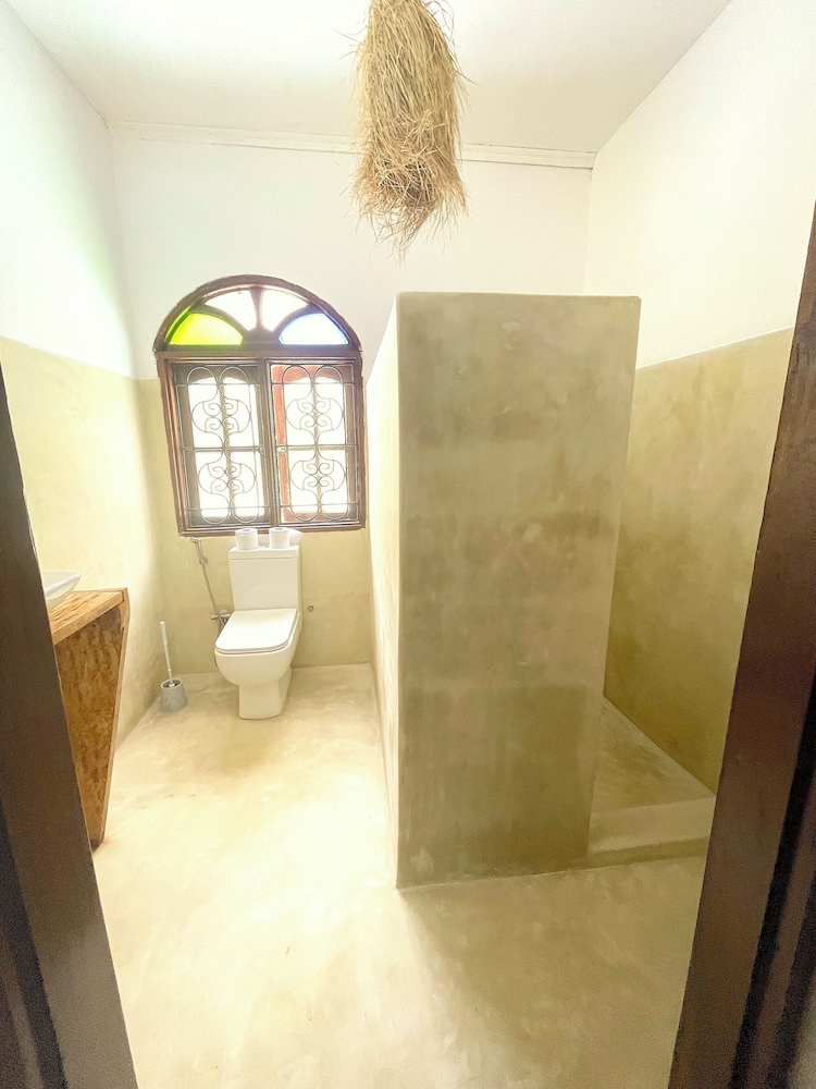 Deluxe Double or Twin Room, Non Smoking (Room Upstairs in Villa with Pool) photo 3