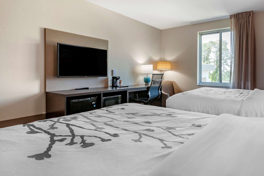 Standard Room, 2 Queen Beds, Non Smoking - Photo 2