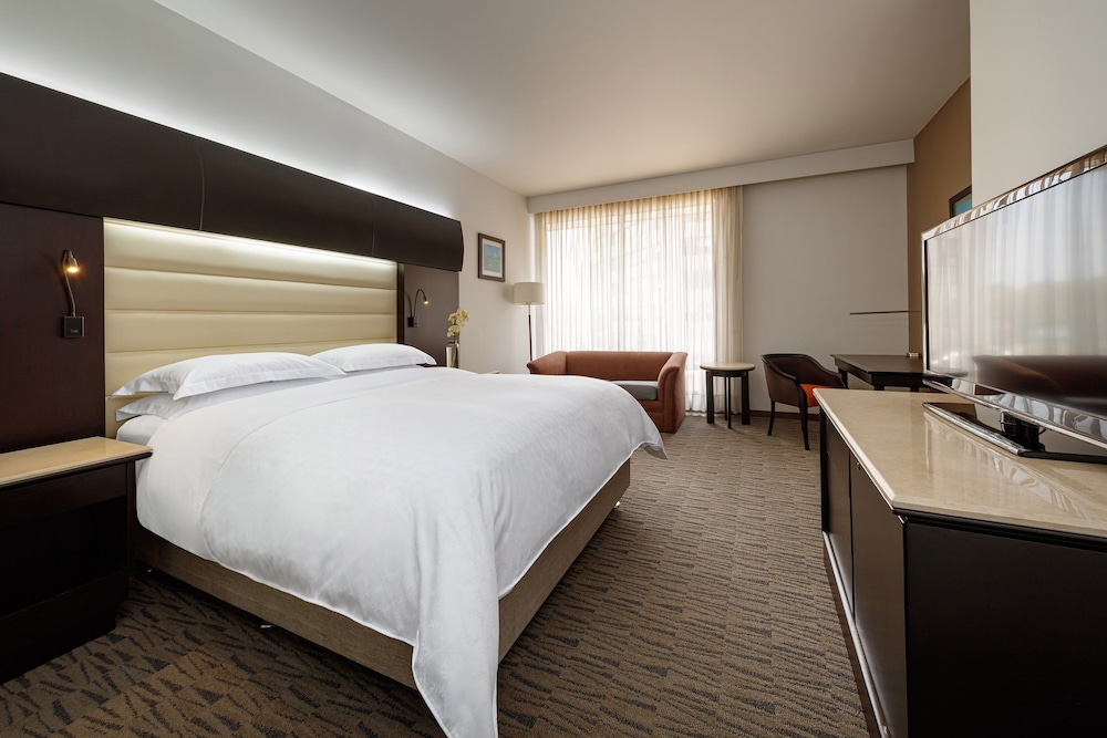 Club Room, 1 King Bed (High Floor) photo 2