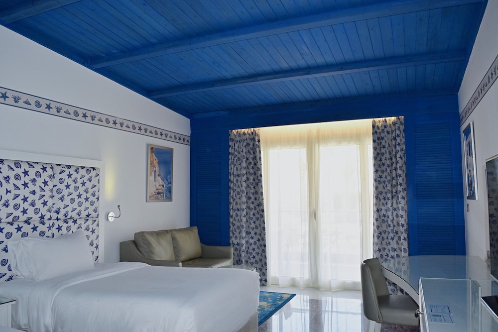 Premium Chalet, 1 King Bed, Kitchenette, Garden View photo 2
