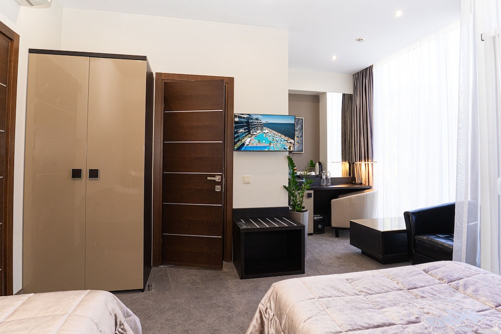 Standard Room, City View photo 2