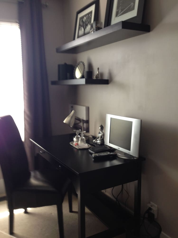 Room (Pinot Noir) photo 2