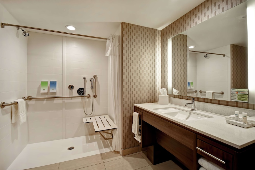 Studio, 2 Queen Beds, Accessible (Transfer Shower) photo 2