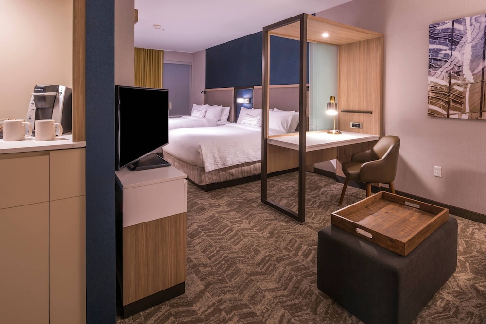 Suite, 2 Queen Beds (Hearing Accessible) photo 2