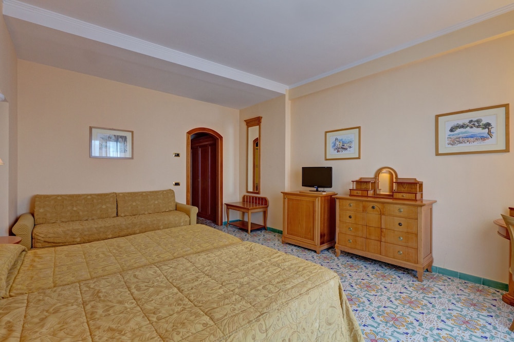 Standard Quadruple Room, Balcony