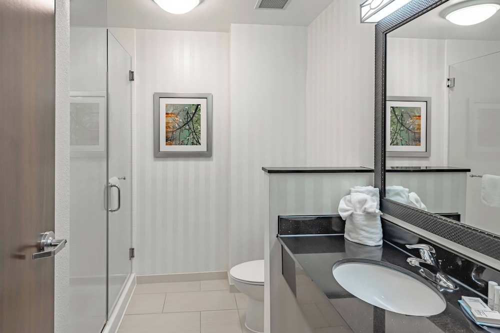 Room, 1 King Bed (Hearing Accessible) - Photo 4
