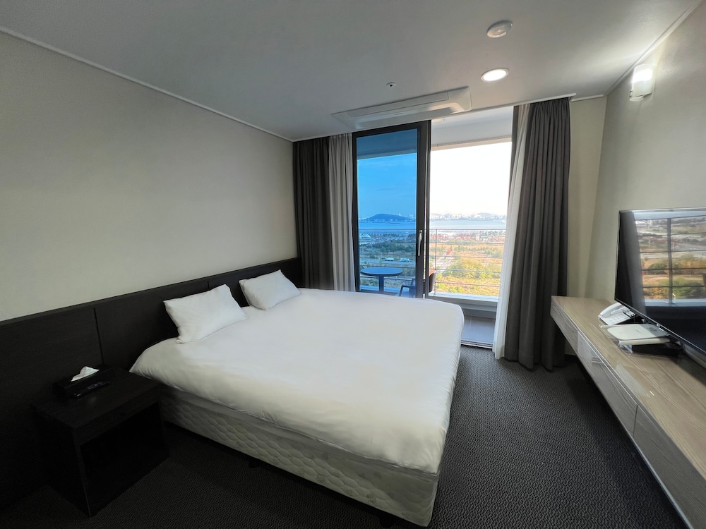 Deluxe King (Park Ocean View) - Photo 1