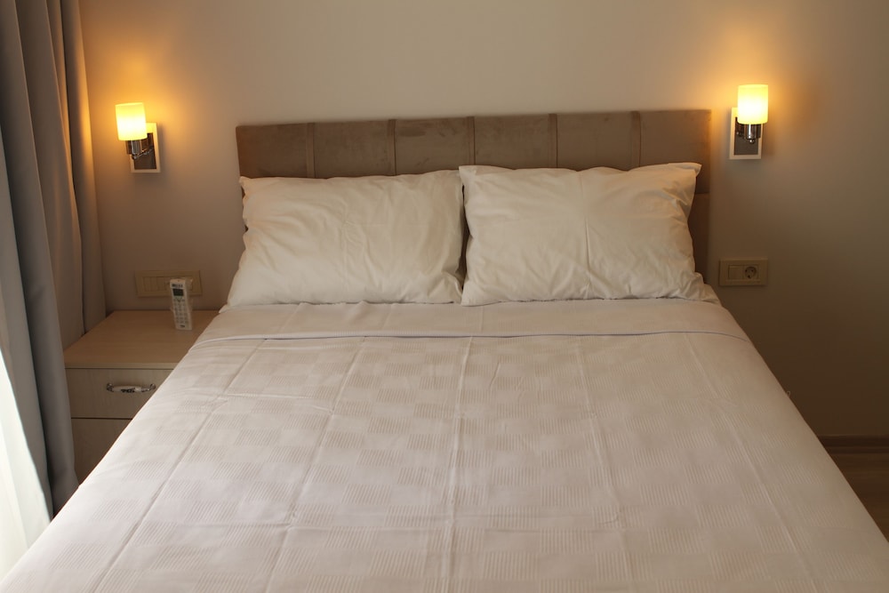 Basic Room, 1 Queen Bed, Non Smoking photo 1